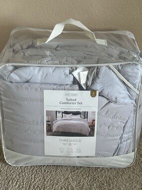 Threshold Tufted Comforter Set - Full/Queen (5-piece) - Light Gray